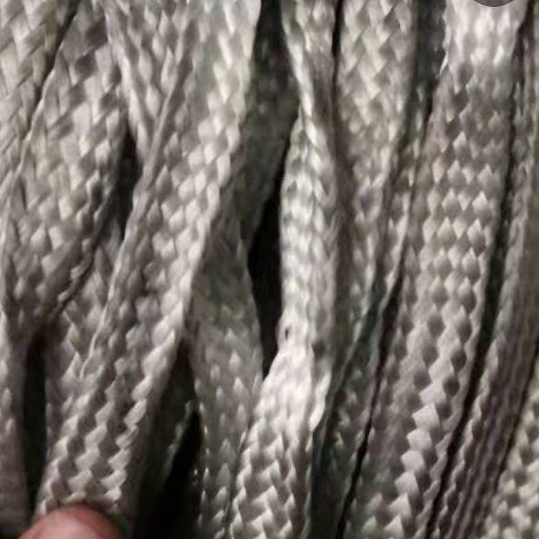 The old plane rope is 3 meters long
